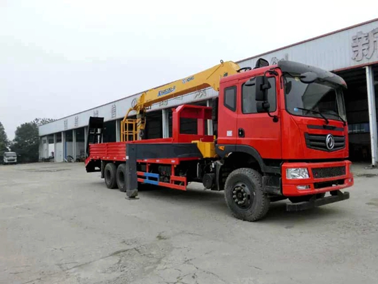 東風(fēng)新款后雙橋隨車吊
