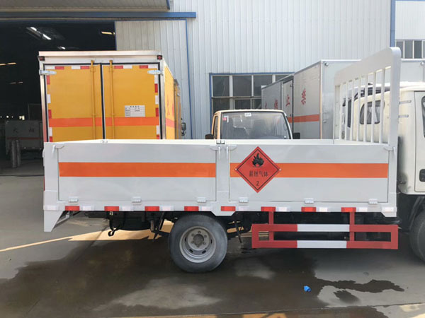 躍進(jìn)3.5米柴油（藍(lán)牌）氣瓶車(chē)