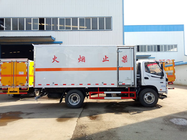 福田5.1米（6.9噸）雜項(xiàng)危險(xiǎn)品廂式車(chē)