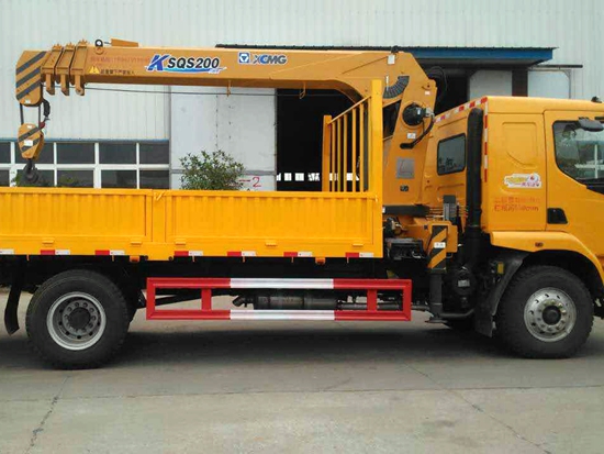 柳汽乘龍單橋隨車(chē)吊