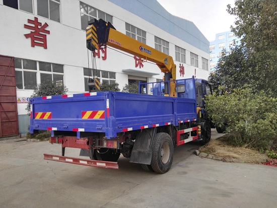 重汽王牌隨車(chē)吊