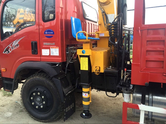 重汽王牌隨車(chē)吊