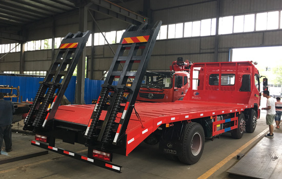 【國(guó)五】江淮小三軸挖機(jī)平板車(chē)