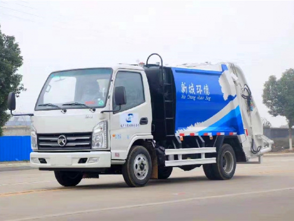 凱馬國六4方藍(lán)牌壓縮式垃圾車